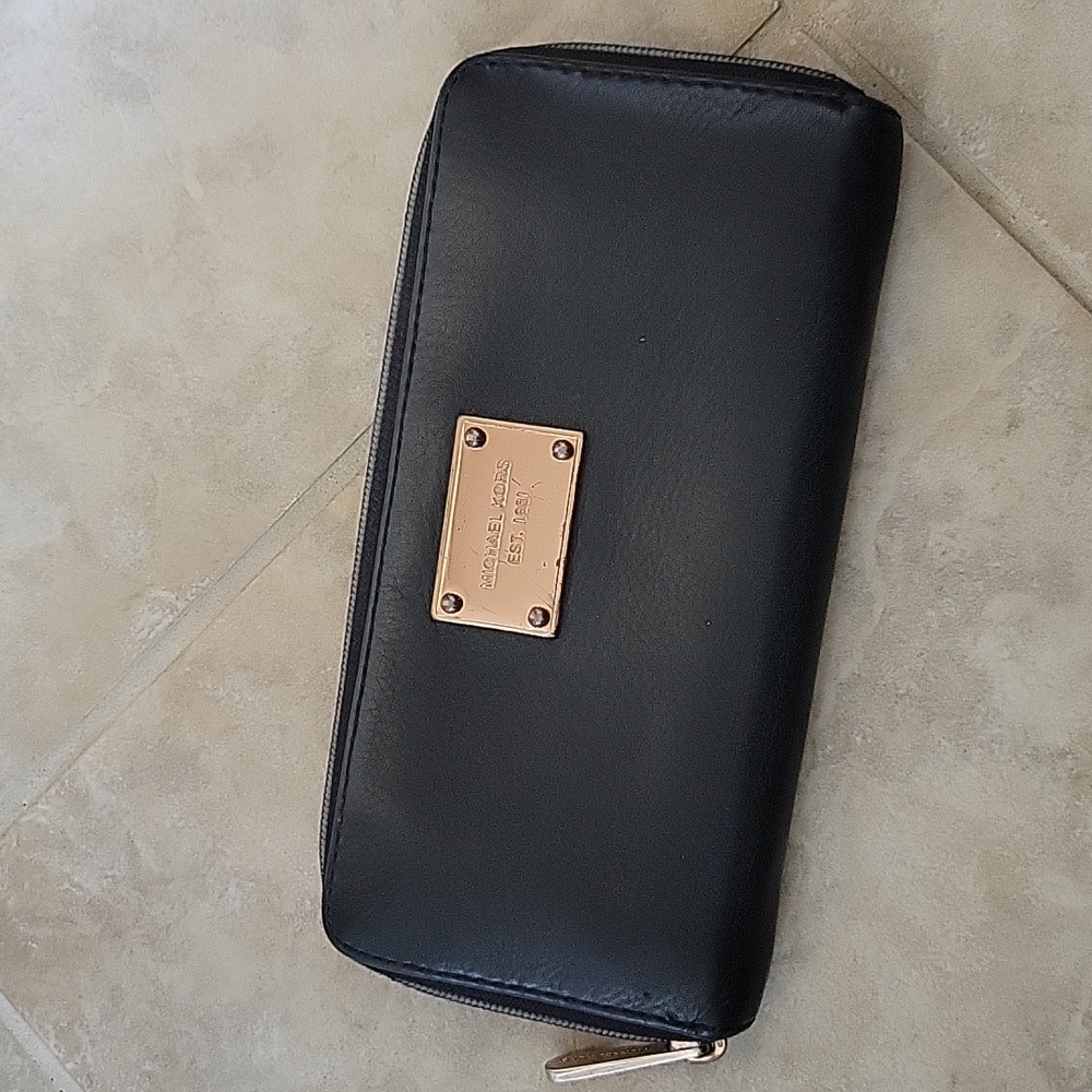 Michael Kors Leather Zip Around Wallet